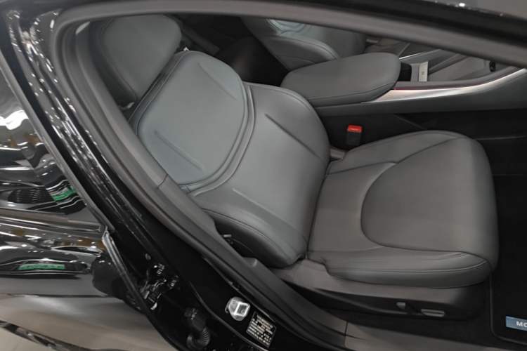 Used XPeng MONA M03 2024 620 with Ultra-Long Range Right Front Seat