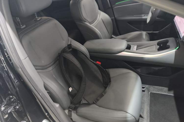 Used XPeng MONA M03 2024 620 with Ultra-Long Range Right Front Seat