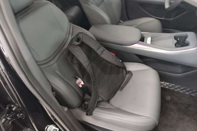 Used XPeng MONA M03 2024 620 with Ultra-Long Range Right Front Seat