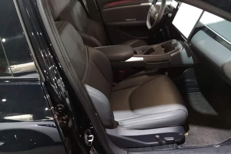Used XPeng MONA M03 2024 620 with Ultra-Long Range Right Front Seat