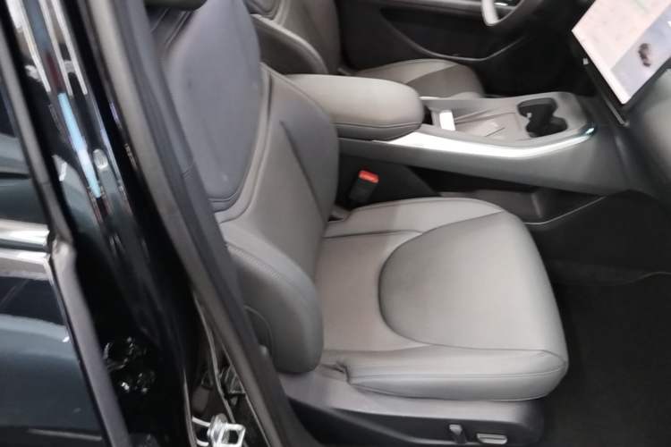 Used XPeng MONA M03 2024 620 with Ultra-Long Range Right Front Seat