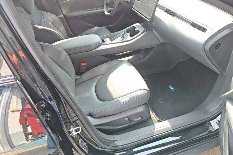 Used XPeng MONA M03 2024 620 with Ultra-Long Range Right Front Seat