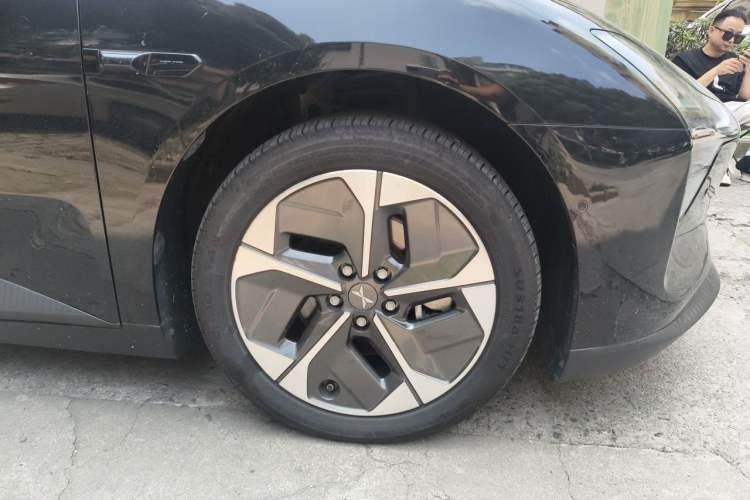 Used XPeng MONA M03 2024 620 with Ultra-Long Range Right Front Wheel Hub
