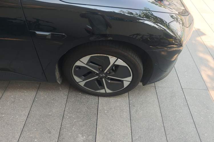 Used XPeng MONA M03 2024 620 with Ultra-Long Range Right Front Wheel Hub
