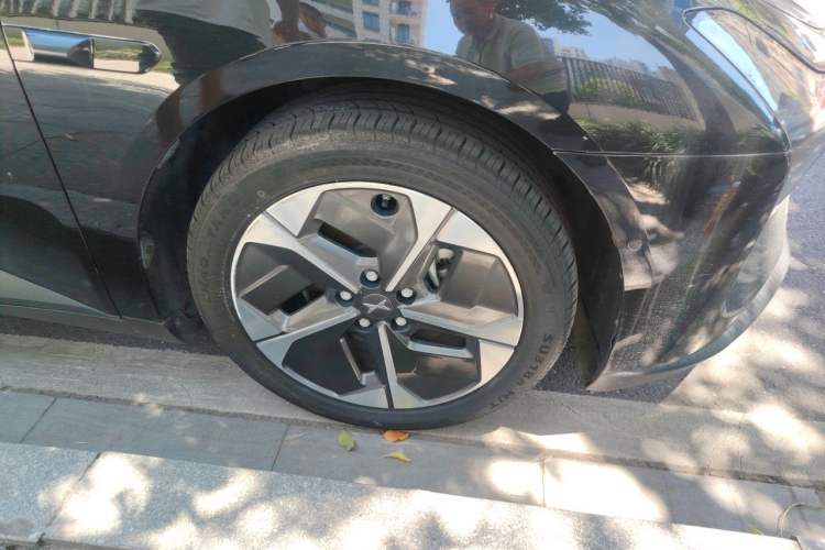 Used XPeng MONA M03 2024 620 with Ultra-Long Range Right Front Wheel Hub