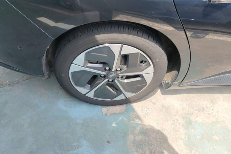 Used XPeng MONA M03 2024 620 with Ultra-Long Range Right Rear Wheel Hub