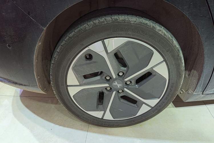 Used XPeng MONA M03 2024 620 with Ultra-Long Range Right Rear Wheel Hub