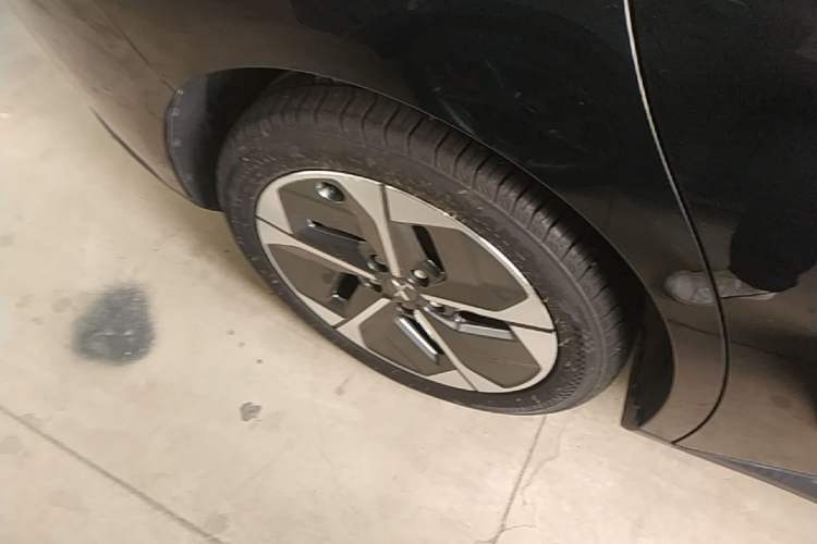 Used XPeng MONA M03 2024 620 with Ultra-Long Range Right Rear Wheel Hub