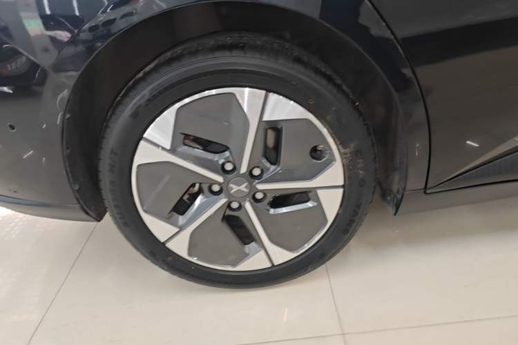 Used XPeng MONA M03 2024 620 with Ultra-Long Range Right Rear Wheel Hub
