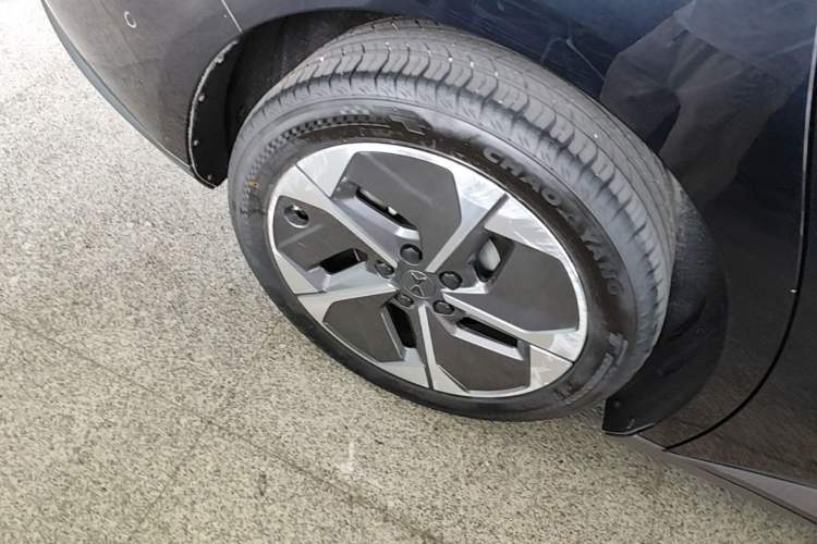 Used XPeng MONA M03 2024 620 with Ultra-Long Range Right Rear Wheel Hub