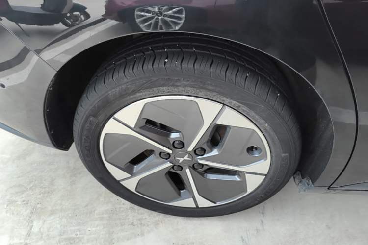 Used XPeng MONA M03 2024 620 with Ultra-Long Range Right Rear Wheel Hub