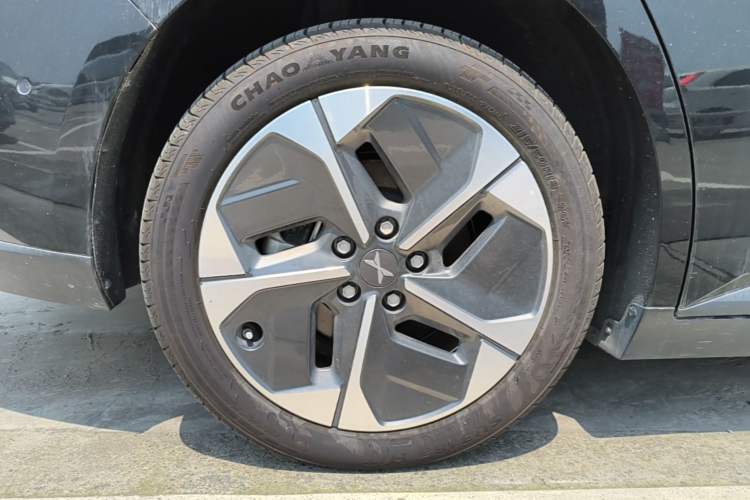 Used XPeng MONA M03 2024 620 with Ultra-Long Range Right Rear Wheel Hub