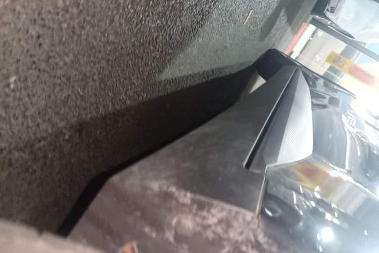 Used XPeng MONA M03 2024 620 with Ultra-Long Range Right Side Sill