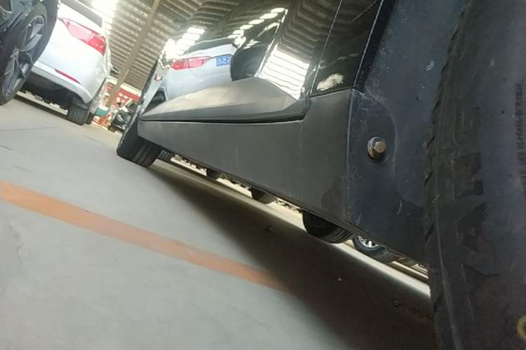 Used XPeng MONA M03 2024 620 with Ultra-Long Range Right Side Sill