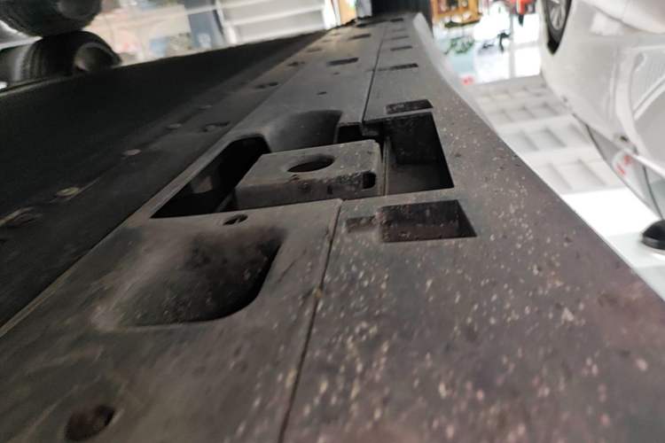 Used XPeng MONA M03 2024 620 with Ultra-Long Range Right Side Sill