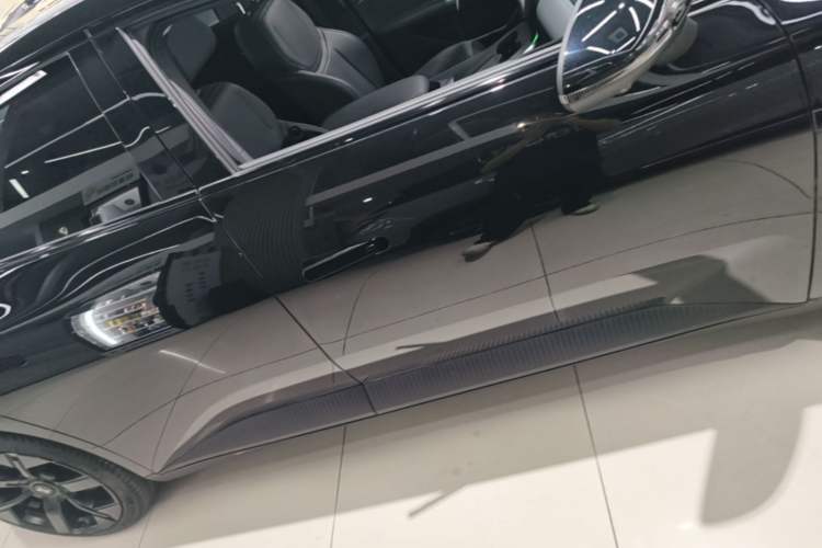 Used XPeng MONA M03 2024 620 with Ultra-Long Range Right Side Sill