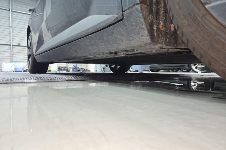 Used XPeng MONA M03 2024 620 with Ultra-Long Range Right Side Sill