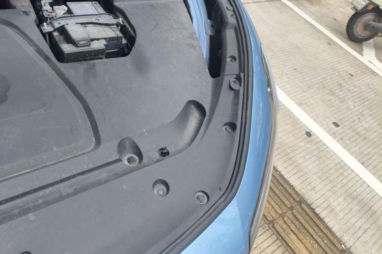 Used XPeng MONA M03 2024 620 with Ultra-Long Range Engine Bay Left