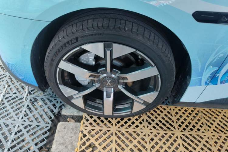 Used XPeng MONA M03 2024 620 with Ultra-Long Range Left Front Wheel Hub