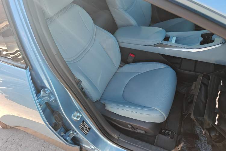 Used XPeng MONA M03 2024 620 with Ultra-Long Range Right Front Seat