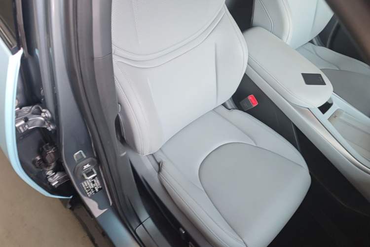 Used XPeng MONA M03 2024 620 with Ultra-Long Range Right Front Seat