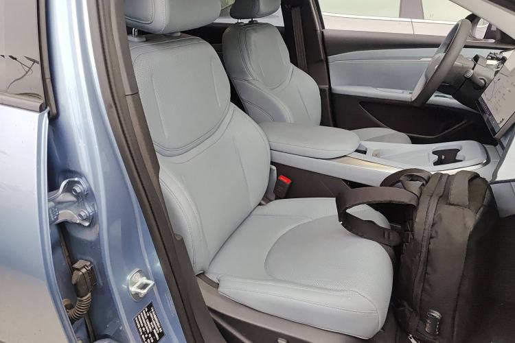 Used XPeng MONA M03 2024 620 with Ultra-Long Range Right Front Seat