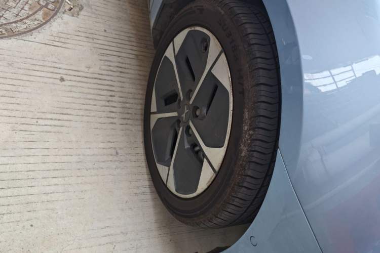 Used XPeng MONA M03 2024 620 with Ultra-Long Range Right Front Wheel Hub