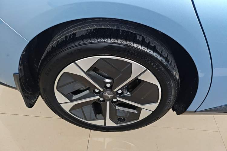 Used XPeng MONA M03 2024 620 with Ultra-Long Range Right Rear Wheel Hub