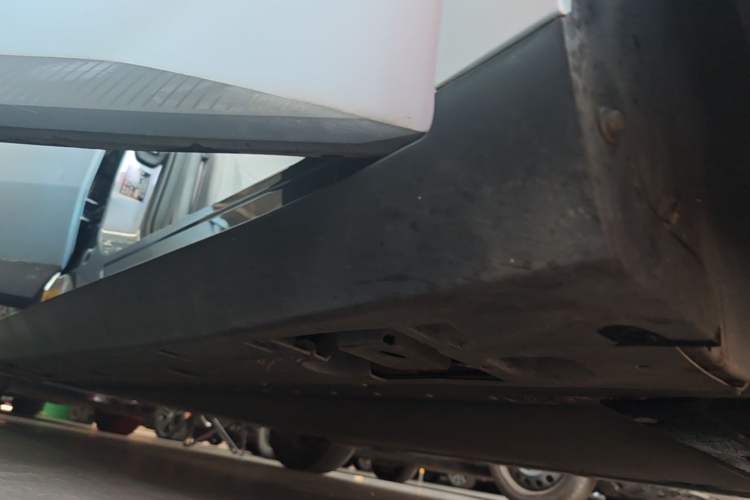 Used XPeng MONA M03 2024 620 with Ultra-Long Range Right Side Sill