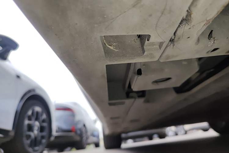 Used XPeng MONA M03 2024 620 with Ultra-Long Range Right Side Sill