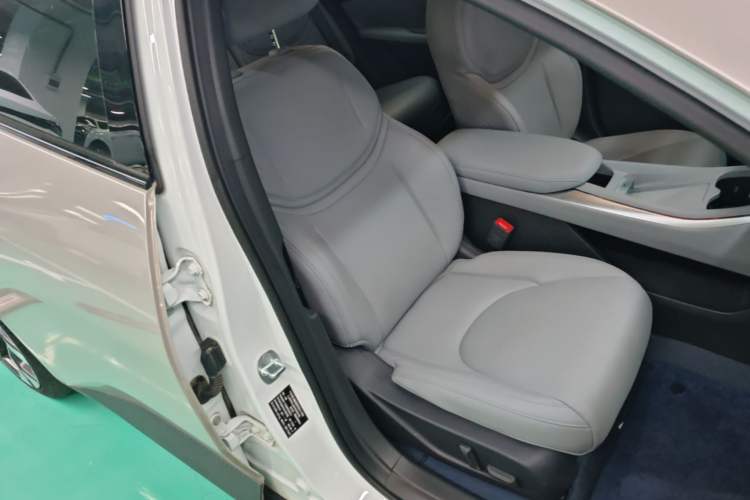 Used XPeng MONA M03 2024 620 with Ultra-Long Range Right Front Seat