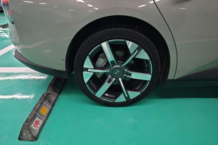 Used XPeng MONA M03 2024 620 with Ultra-Long Range Right Rear Wheel Hub