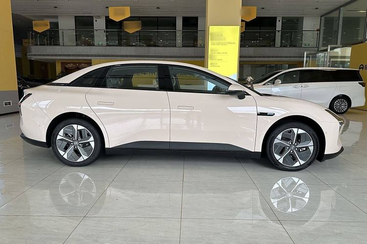 Used XPeng MONA M03 2024 620 with Ultra-Long Range Exterior 3
