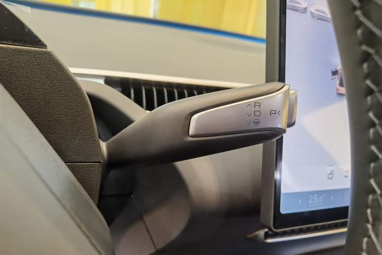 Used XPeng MONA M03 2024 620 with Ultra-Long Range Gear Lever