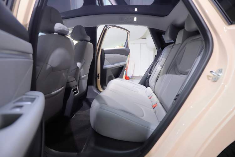 Used XPeng MONA M03 2024 620 with Ultra-Long Range Interior 3