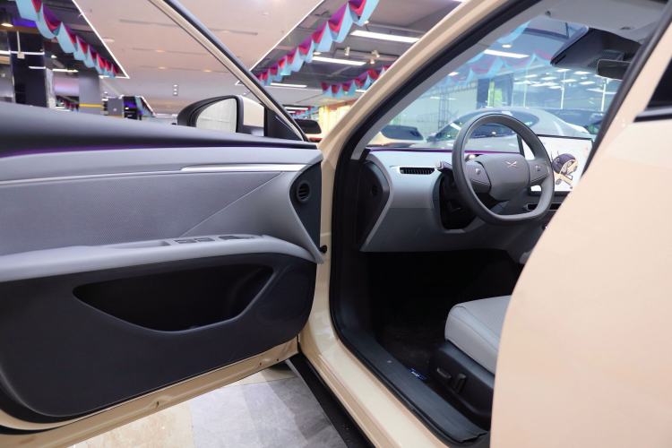Used XPeng MONA M03 2024 620 with Ultra-Long Range Interior 7