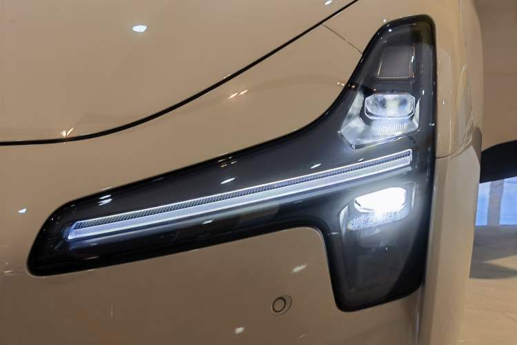 Used XPeng MONA M03 2024 620 with Ultra-Long Range Left Front Headlight