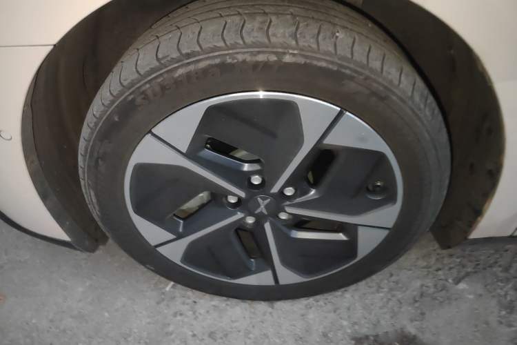 Used XPeng MONA M03 2024 620 with Ultra-Long Range Left Front Wheel Hub