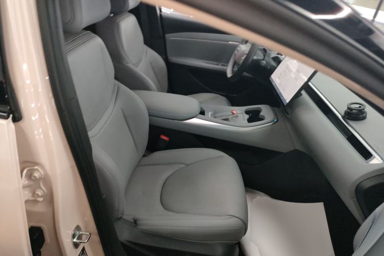 Used XPeng MONA M03 2024 620 with Ultra-Long Range Right Front Seat