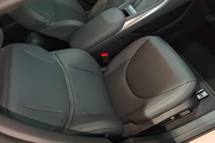 Used XPeng MONA M03 2024 620 with Ultra-Long Range Right Front Seat