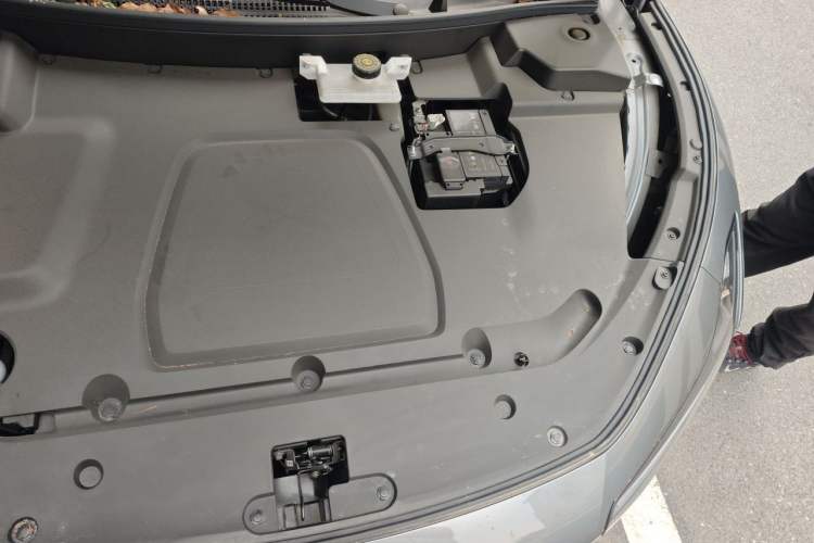 Used XPeng MONA M03 2024 620 with Ultra-Long Range Engine Bay Left