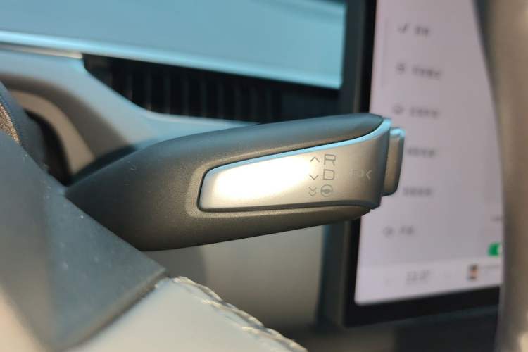Used XPeng MONA M03 2024 620 with Ultra-Long Range Gear Lever