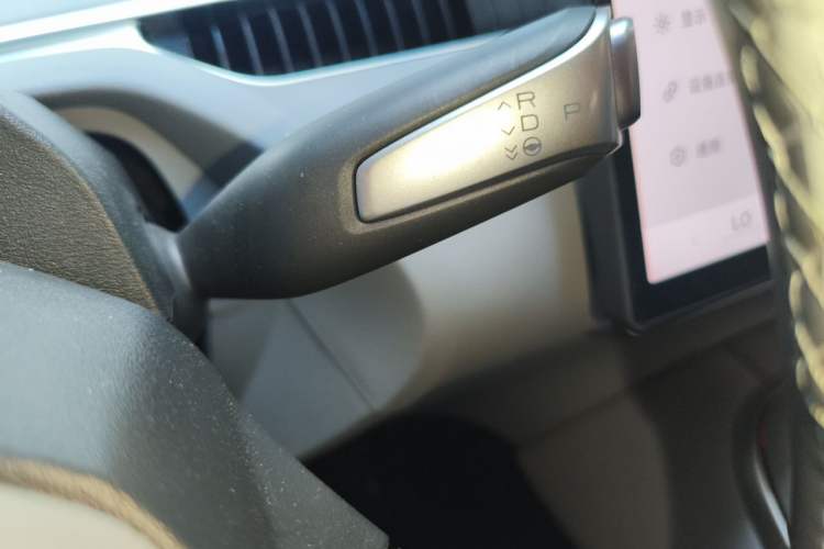 Used XPeng MONA M03 2024 620 with Ultra-Long Range Gear Lever