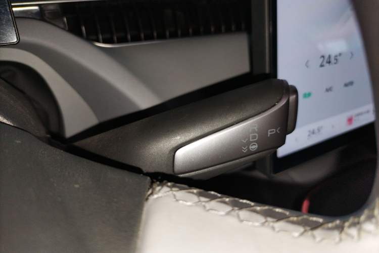 Used XPeng MONA M03 2024 620 with Ultra-Long Range Gear Lever