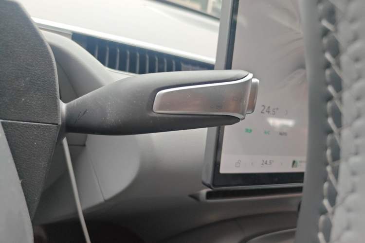 Used XPeng MONA M03 2024 620 with Ultra-Long Range Gear Lever