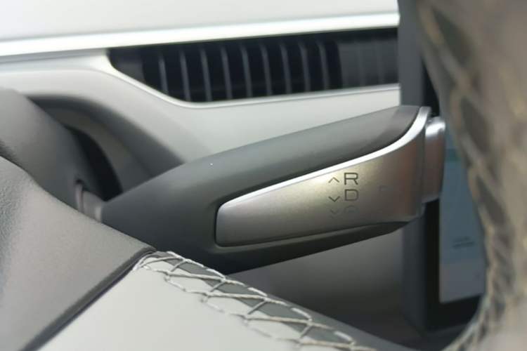 Used XPeng MONA M03 2024 620 with Ultra-Long Range Gear Lever