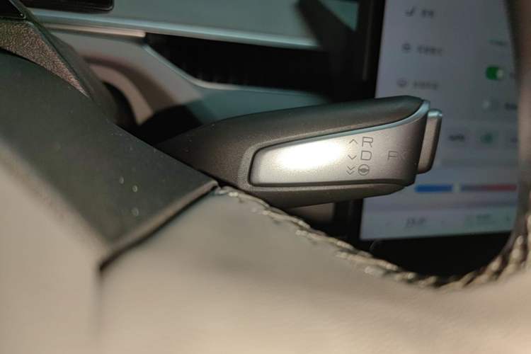 Used XPeng MONA M03 2024 620 with Ultra-Long Range Gear Lever