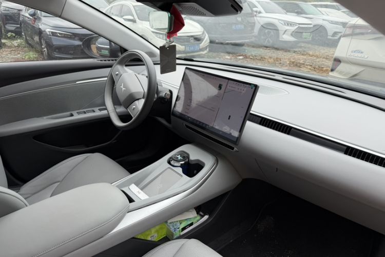 Used XPeng MONA M03 2024 620 with Ultra-Long Range Interior 10