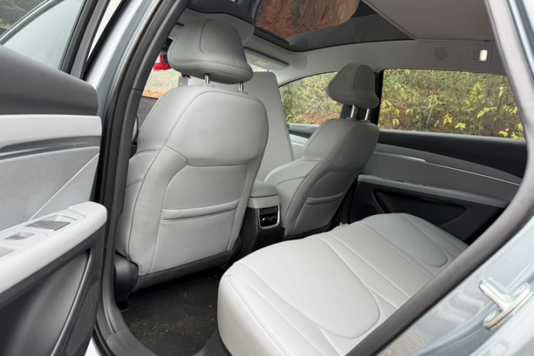 Used XPeng MONA M03 2024 620 with Ultra-Long Range Interior 6