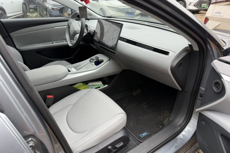 Used XPeng MONA M03 2024 620 with Ultra-Long Range Interior 8
